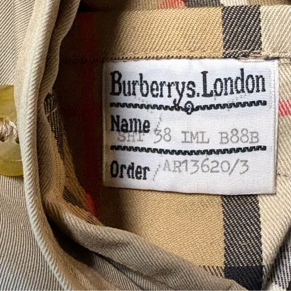 Burberry trench coat. - Picture 11 of 16